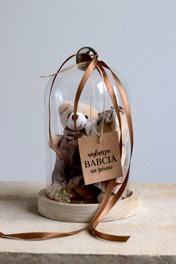 OD RĘKI Teddy Beige, kompozycja pod szklanym kloszem, wys.20cm