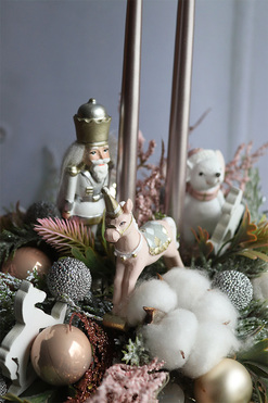 Baby Pink, świąteczny stroik LED ze świecami, wym.37x33cm 