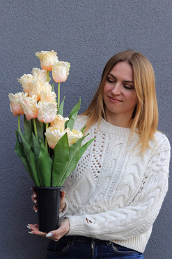 Tulippo New Design Peach, nowoczesny bukiet nagrobny we wkładzie, dł.60cm