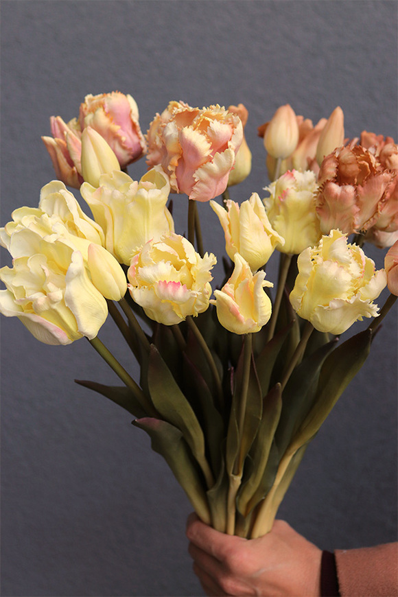 Noveltia, bukiet gumowych jesiennych tulipanów