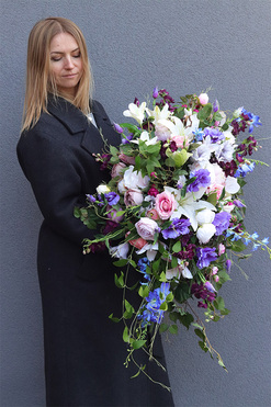 Fiolettera, nagrobna wiązanka na plastrze drewna, dł.90cm