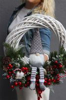 Skrzaty New, bożonarodzeniowy wianek na drzwi