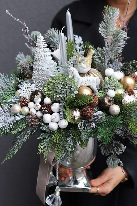 Retrenna, świąteczny stroik z ptaszkiem w pucharze