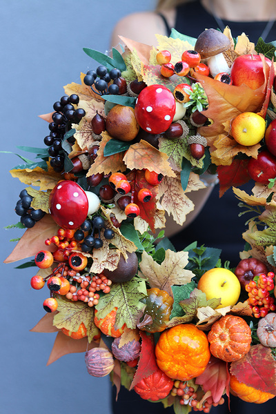 Pomarańczowa Jesień, asymetryczny jesienny wianek z muchomorami, śr.38cm