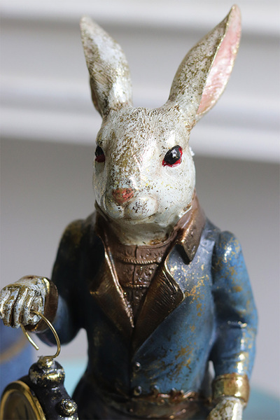 figurka królik z zegarkiem, Alicja w Krainie Czarów