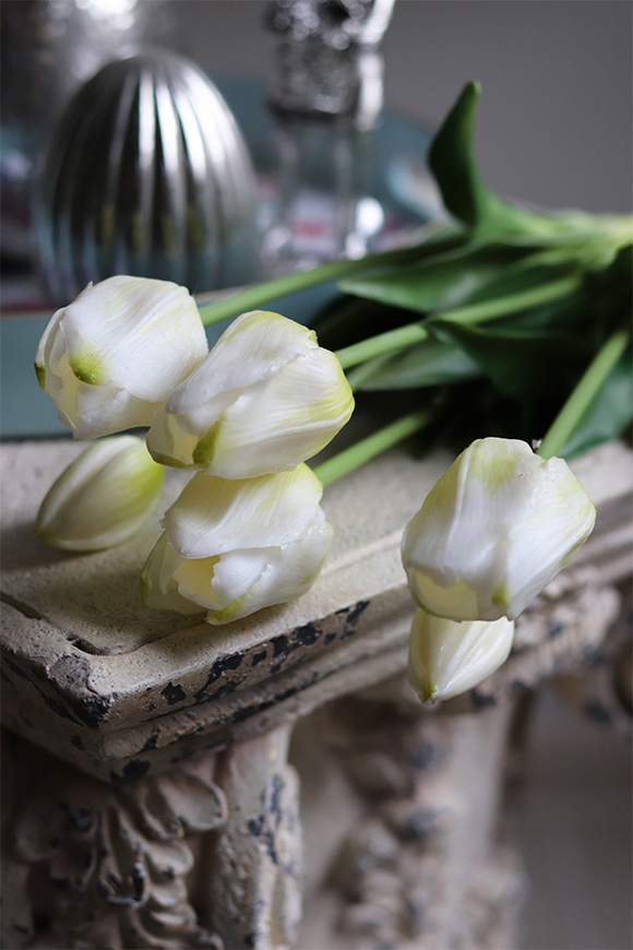 April, bukiet tulipanów silikonowych Biały z domieszką Zieleni