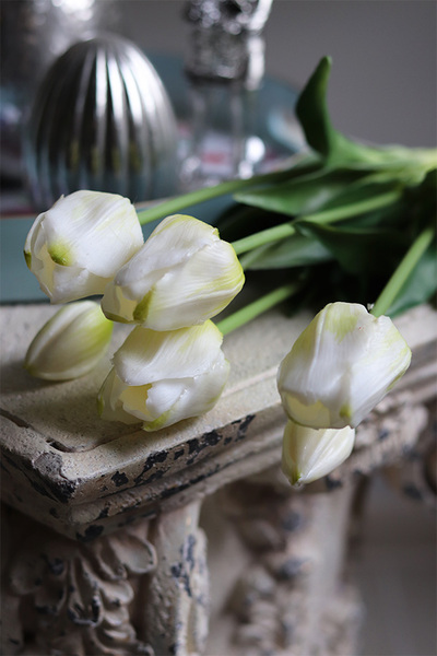April, bukiet tulipanów silikonowych Biały z domieszką Zieleni