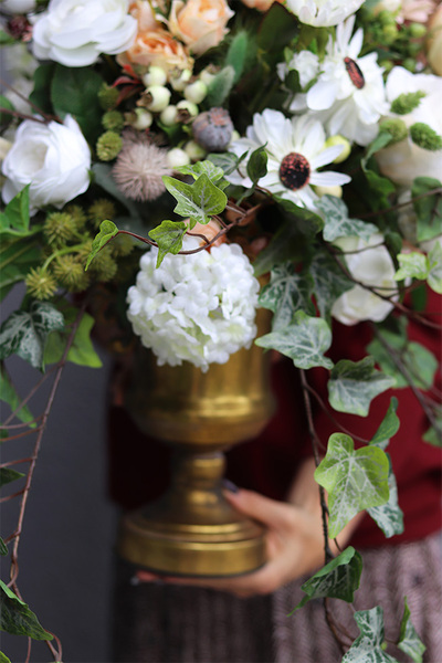 Caryńska, kompozycja kwiatowa w pucharze