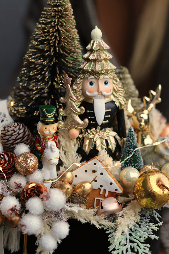 Dziadek do Orzechów Glamour, flowerbox świąteczny LED