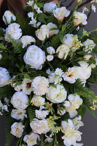 Biella Lux, kompozycja nagrobna w misie