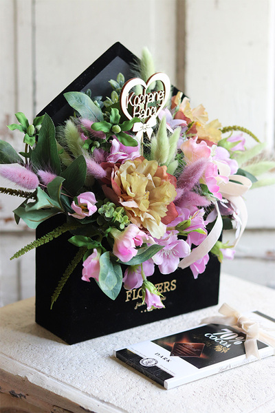 bardzo urocza koperta / flowerbox z czekoladą, Melinio Chocolates, wym. 30x35cm 