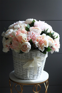 Provance Lady, bogaty kosz z peoniami, wys.54cm