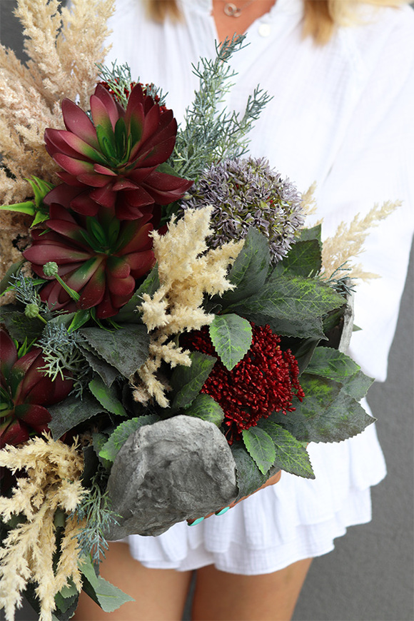 Suculentas Bordo Volcan, kompozycja nagrobna w misie