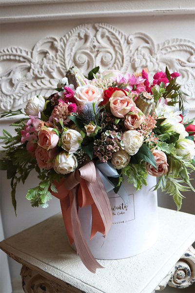 Elegancya Small, bogaty flowerbox w welurowym pudełku