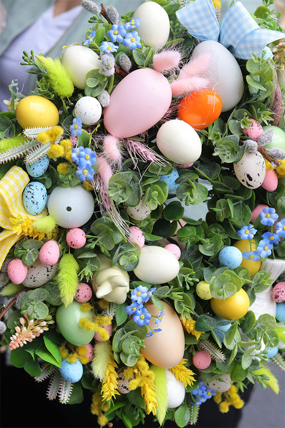 Easter Pastelise, wielkanocny wianek z jajkami