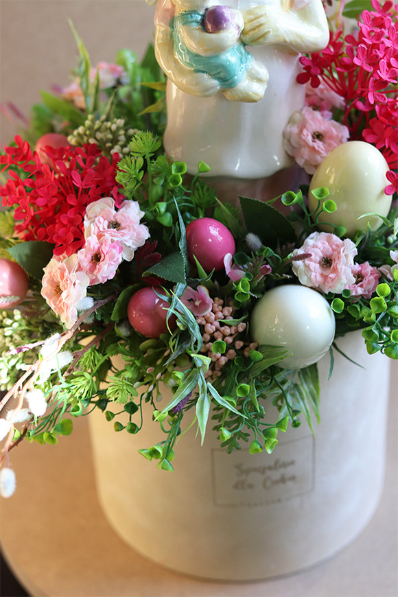 Zające i Motyle, flowerbox welurowy z figurką