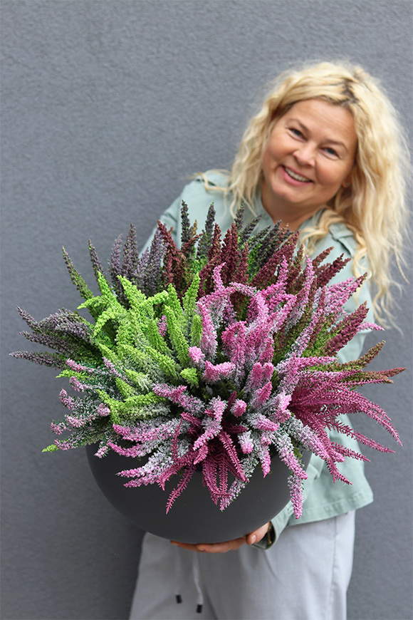 Wrzosowisko Fiberglass, wrzosy w szarej donicy