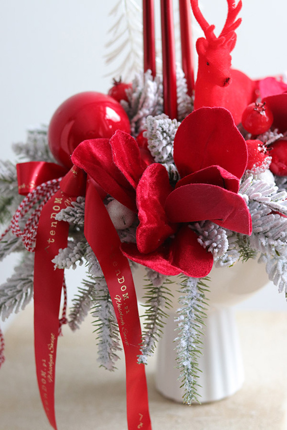 Reindeer Velvet, czerwony świąteczny stroik w pucharze