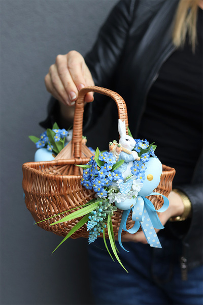 Blue, dekorowany koszyczek wielkanocny