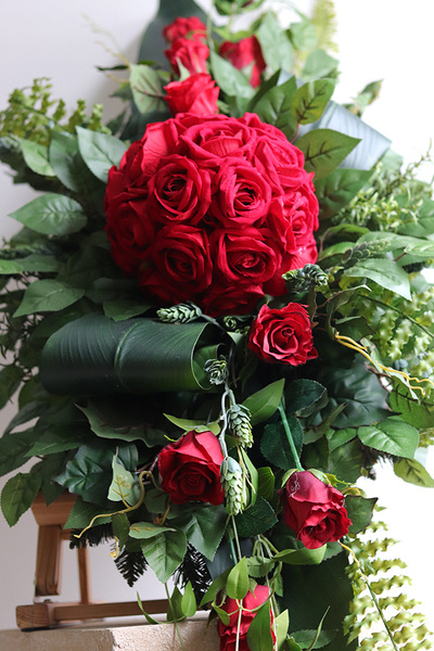 Red Bowl, czerwona wiązanka nagrobna