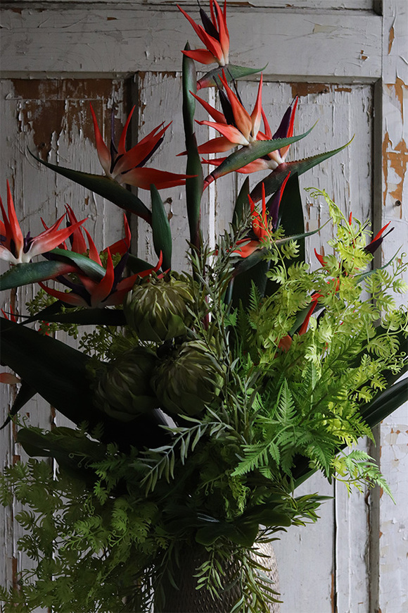 Strelicje Chobe Gold, egzotyczny bukiet w wazonie