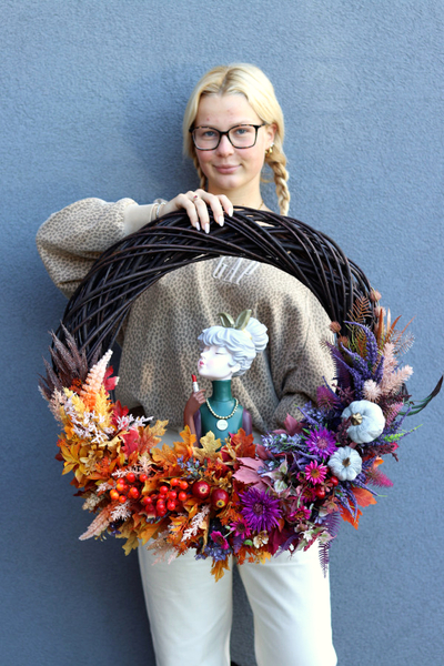 Perfect Lady, asymetryczny jesienny wianek z lalką