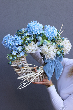 Niebieska Kokarda Bird, wianek na drzwi z hortensjami, wym.40x60cm 