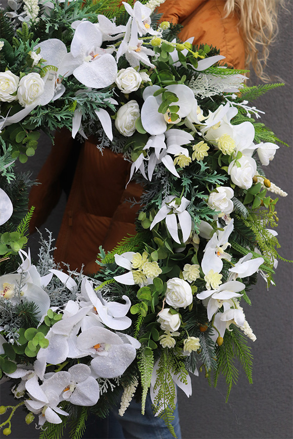 Lirene, wieniec nagrobny