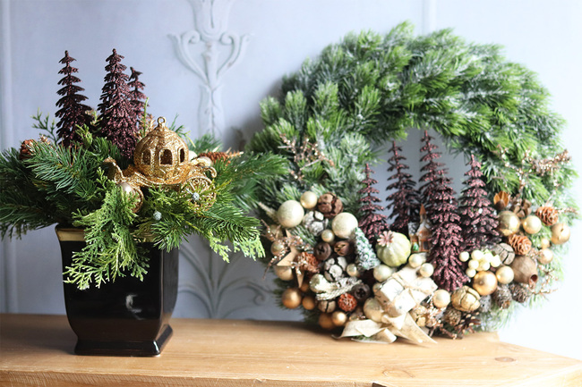 Brokatowy Las, świąteczny stroik z choineczkami