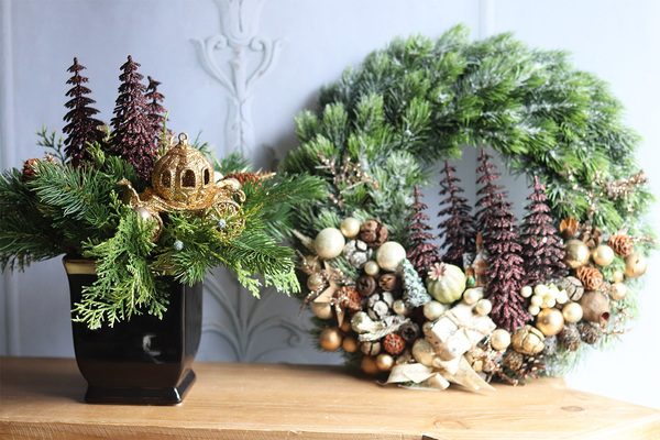 Brokatowy Las, świąteczny stroik z choineczkami