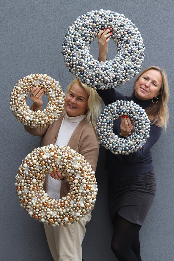 Shining Deluxe Gold, świąteczny wianek z bombek