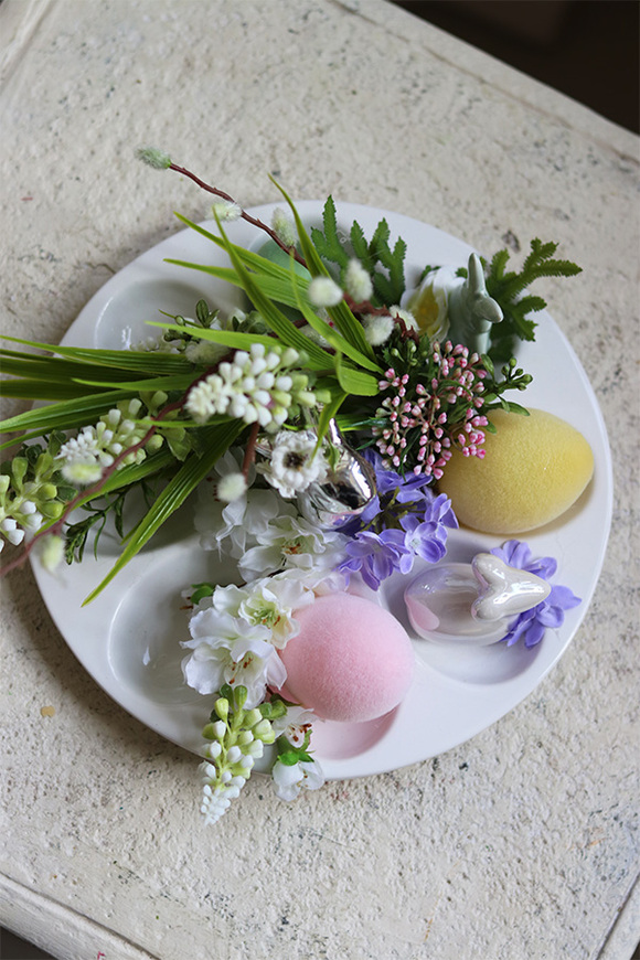 Pastelowe Jajka, stroik wielkanocny na paterze