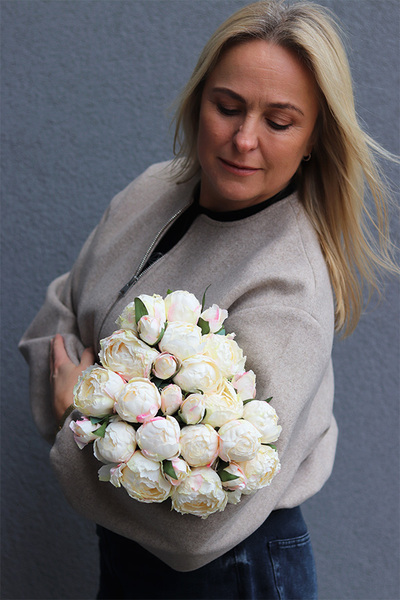 Peonies, bukiet kremowych peonii