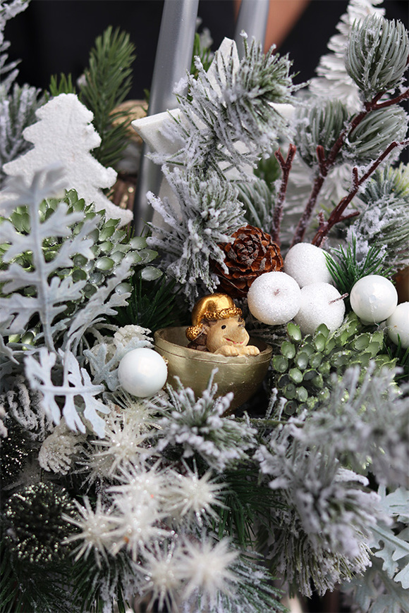 Retrenna, świąteczny stroik z ptaszkiem w pucharze