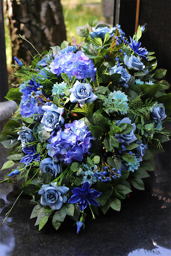 Błękit Nieba, niebieska wiązanka nagrobna