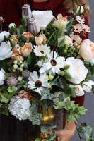 Caryńska, kompozycja kwiatowa w pucharze