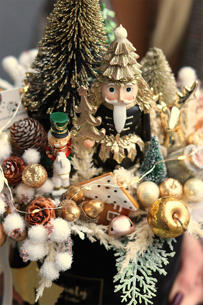 Dziadek do Orzechów Glamour, flowerbox świąteczny LED