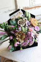 bardzo urocza koperta / flowerbox z czekoladą, Melinio Chocolates, wym. 30x35cm 