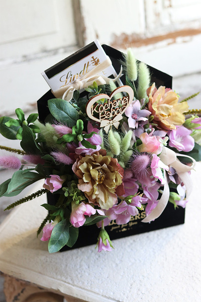 bardzo urocza koperta / flowerbox z czekoladą, Melinio Chocolates, wym. 30x35cm 