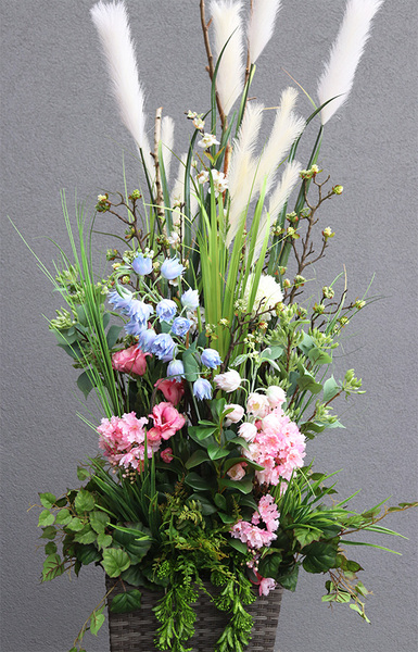 Nelida Rattan, zielona kompozycja z trawami do donicy Klienta, wys.115cm 