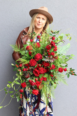 Czerwień Deluxe, kompozycja nagrobna w misie, wym.45x99cm