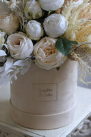 November White, welurowy flowerbox z suszem