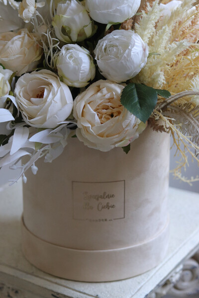 November White, welurowy flowerbox z suszem