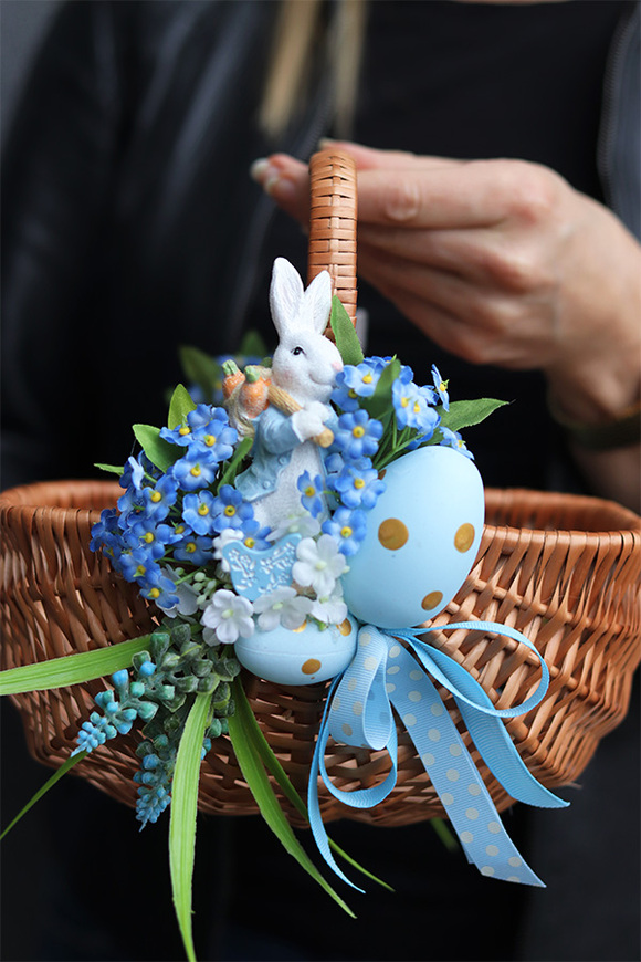 Blue, dekorowany koszyczek wielkanocny