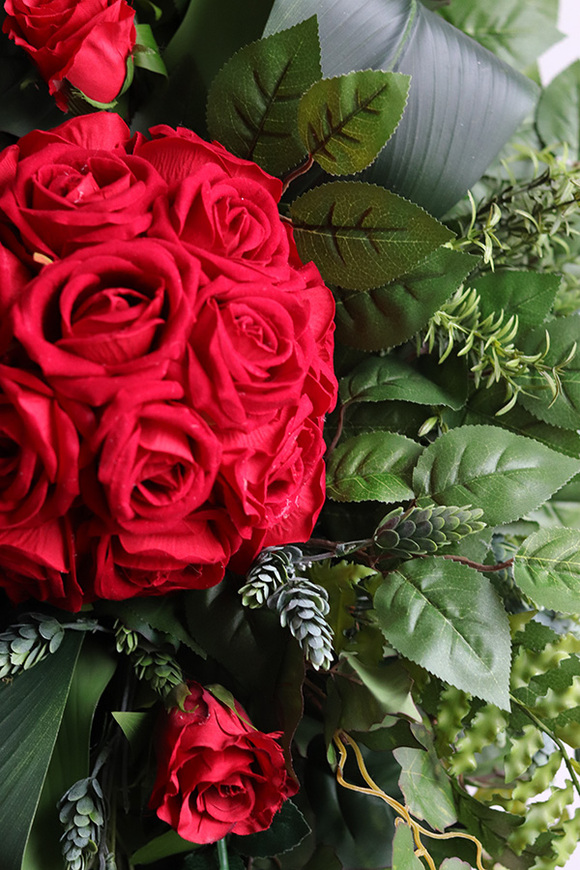 Red Bowl, czerwona wiązanka nagrobna