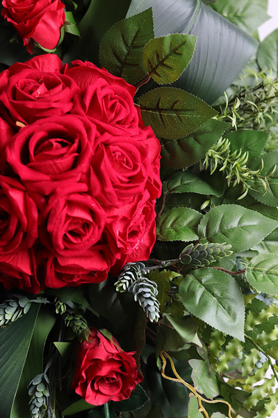 Red Bowl, czerwona wiązanka nagrobna