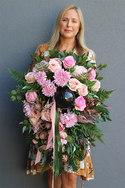 Czarna Perła Pink, wiązanka nagrobna z kulą, dł.80cm