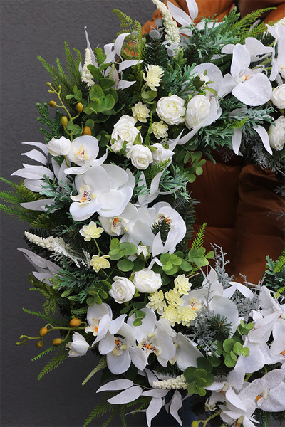 Lirene, wieniec nagrobny