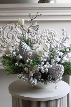 OD RĘKI Frozen, zimowa kompozycja w osłonce LED, wym.40x50x32cm 