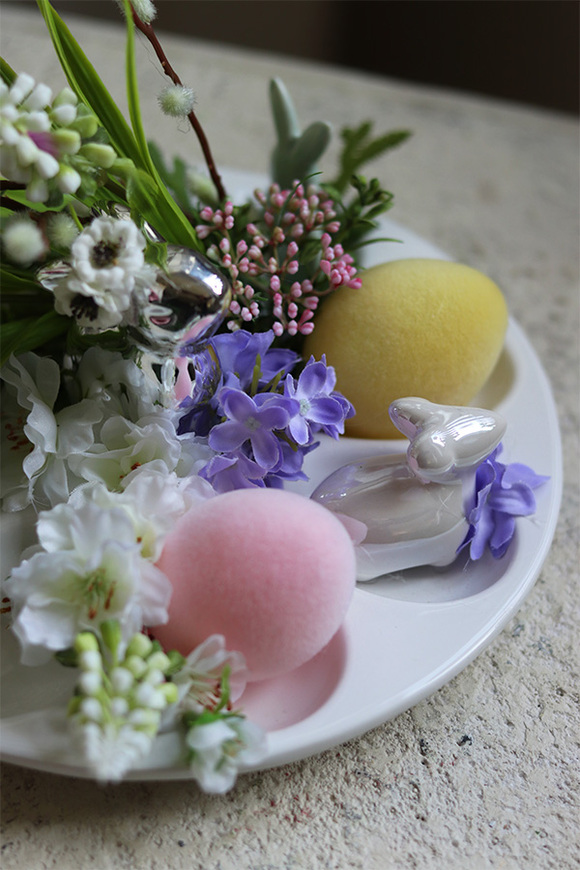 Pastelowe Jajka, stroik wielkanocny na paterze